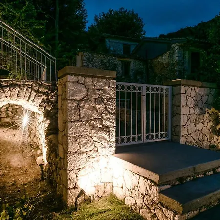 Siora Tanto Rustic Villa *