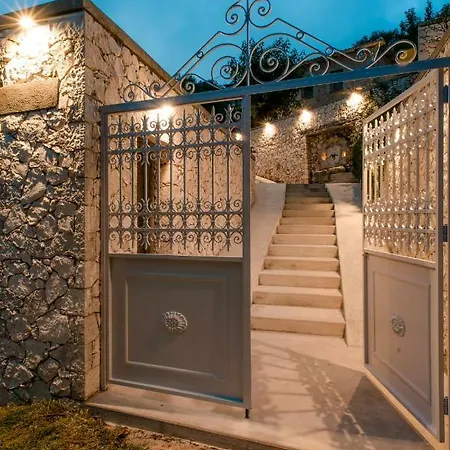 Siora Tanto Rustic Villa *